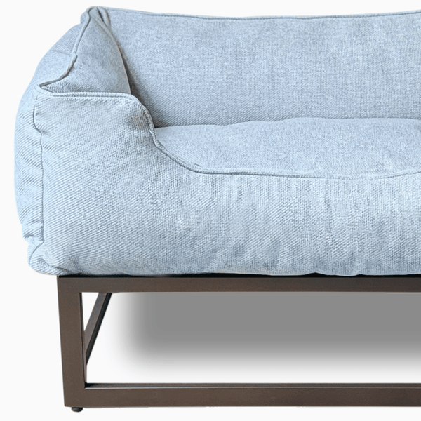 The FÜZI Elevated Dog Bed