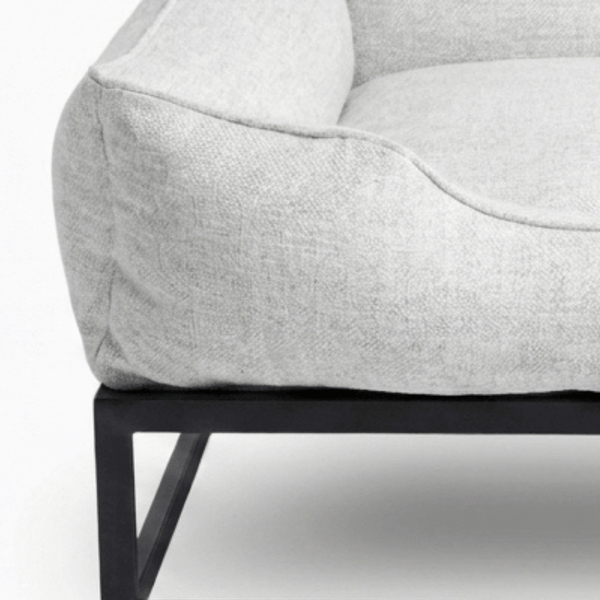 The FÜZI Elevated Dog Bed